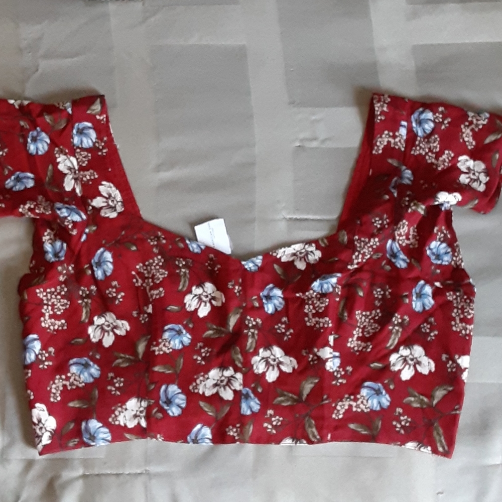 AMERICAN EAGLE Floral crop top